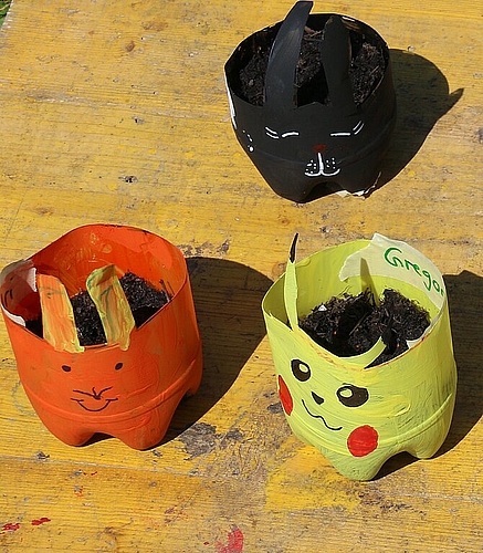 Pokémon in echt: PET-Flaschen werden zu Pflanzengefässen.
