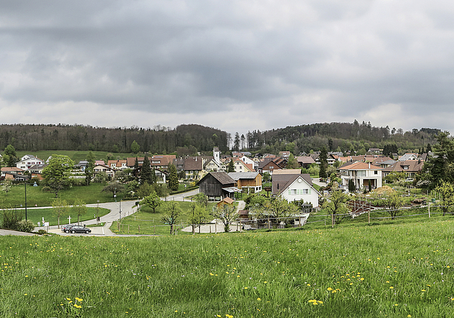 Kleines Dorf, grosse Auswahl: 14 Kandidierende auf vier Listen streiten um die fünf Sitze im Gempner Gemeinderat.  Foto: Edmondo Savoldelli
