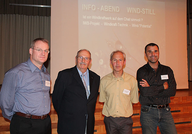 Gegenwind für Windpark Challhöchi: Martin Sortmann, Marx Mamie, Thierry Spenlehauer und Marc Kéry vom Verein wind-still.   Foto: Dimitri Hofer