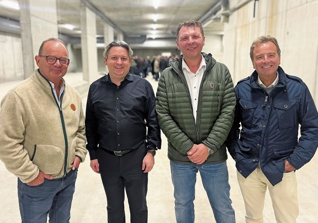 Das neuste Untergrund-Werk: (v.l.) Markus Lisser, Michael Fischer, Thomas Blach und Jürg Kappeler im neuen Mischwasserbecken Breitenbach. Foto: Bea Asper