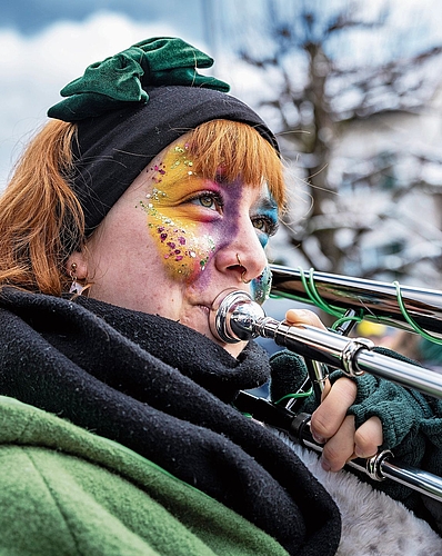 Musikalisch: Eine Posaune der Chrottä Schliffer im Element. Musikalisch: Eine Posaune der Chrottä Schliffer im Element.