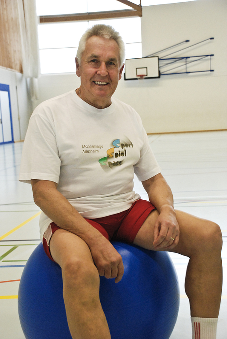 Fit und motiviert: Alfi Schmidlin, der langjährige Oberturner der Männerriege, will weiterhin mitturnen. Foto: Thomas Brunnschweiler
