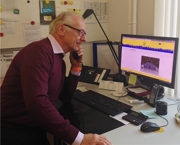 Fulltimejob: Walter Winteler muss sich auch an seinem Arbeitsort in Zürich mit dem EHC Laufen beschäftigen. Foto: zvg