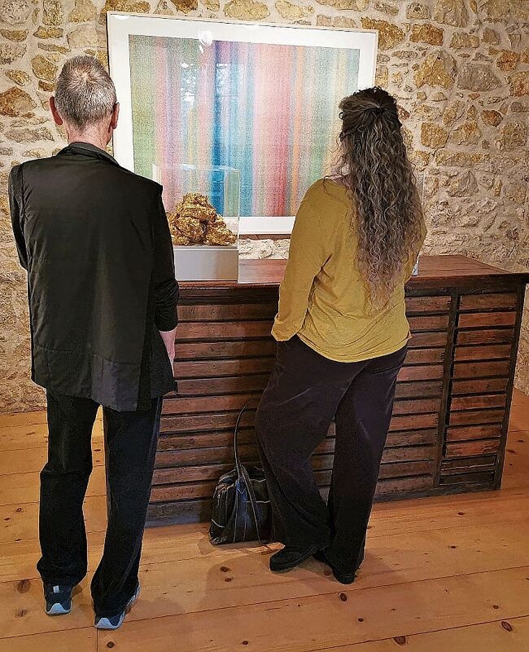 Eine andere Perspektive: A.G. Moffet und Ackermann Pearce wollen ihre Arbeiten in den Mittelpunkt stellen, nicht sich selbst. Foto: Melanie Brêchet