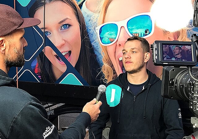 Die Filmarbeit zum Truck-Projekt: Zahlreiche Interviews unterstreichen den Erfolgskurs der Offenen Jugendarbeit. Foto: zvg
