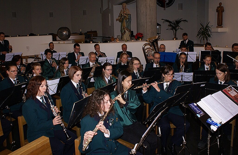 Weihnachtsmedley: Mit dem Musikverein Konkordia Nunningen. Fotos: Jürg Jeanloz