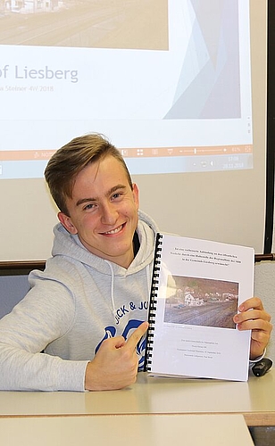 <em>Verbesserung des öV: </em>Nicola Steiner evaluiert in einer Umfrage, ob eine Haltestelle der Regionallinie der SBB in Liesberg erwünscht ist.<em>Fotos: Gaby Walther</em>
