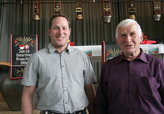 Schauexperten: Meisterlandwirt Urban Christ vom Hof Holbach in Erschwil (l.) folgt als kantonaler Experte auf Hans Tschan vom Hof Girlang in Beinwil.   Foto: Benildis Bentolila