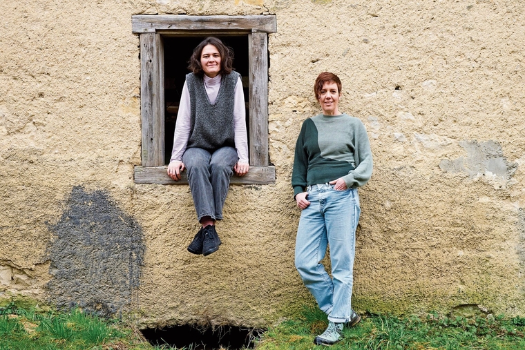 Haben zusammen ein Buch produziert: Die Autorin Nicole Egloff (r.) und die Fotografin Raphaela Graf. Foto: zvg