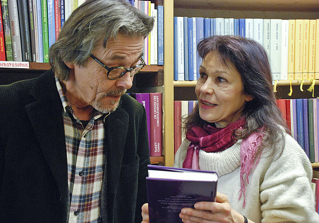 Kompetent und hilfsbereit: Buchhändler und Antiquar Peter Pfister und seine rechte Hand Erika Häring.  Foto: Thomas Brunnschweiler