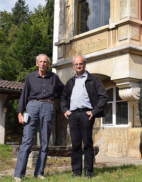 Tage des Denkmals: Für Denkmalpfleger Walter Niederberger (r.) ist das Engagement von Arnold Kaiser für die Villa Kleiber ein Glücksfall. Foto: Bea Asper