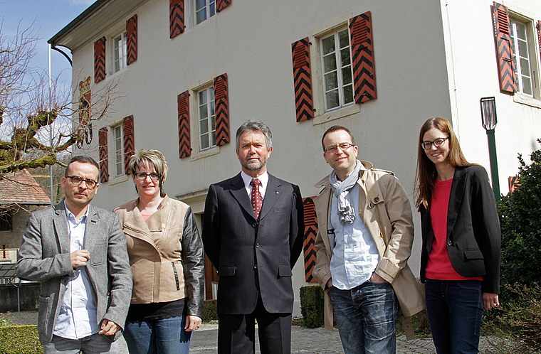 Abschiedsbild: Das Bezirksgericht Laufen mit Marco Domasco, Eva Schnell, (beides Mitarbeitende), Beat Lanz, Amtsgerichtspräsident, Dominik Hänggi Maini, Gerichtsschreiber, und Andrea Sommer, Praktikantin (v. l.). Foto: Martin Staub