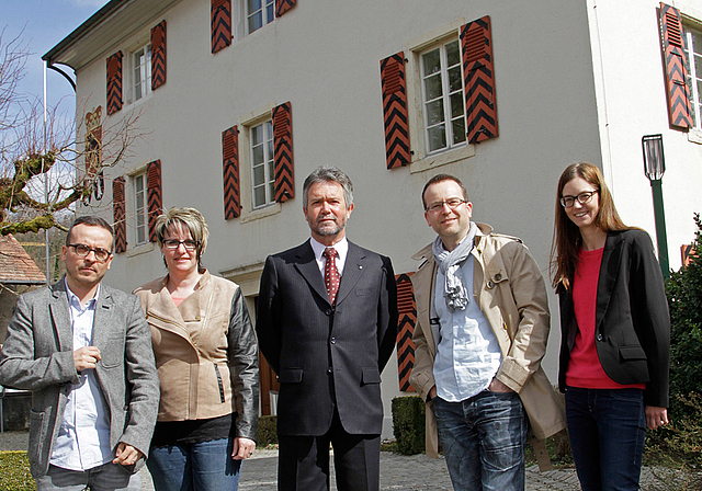 Abschiedsbild: Das Bezirksgericht Laufen mit Marco Domasco, Eva Schnell, (beides Mitarbeitende), Beat Lanz, Amtsgerichtspräsident, Dominik Hänggi Maini, Gerichtsschreiber, und Andrea Sommer, Praktikantin (v. l.).   Foto: Martin Staub