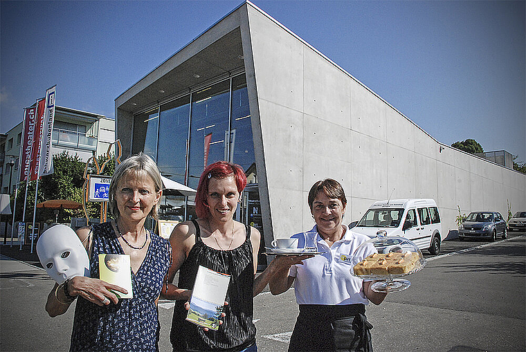 Geballte Frauenpower (v. l.): Johanna Schwarz (Co-Theaterleiterin neuestheater.ch), Gelgia Herzog (Leiterin Forum Schwarzbubenland) und Chantal Sutter (Leiterin Café neuestheater). Foto: Thomas Brunnschweiler