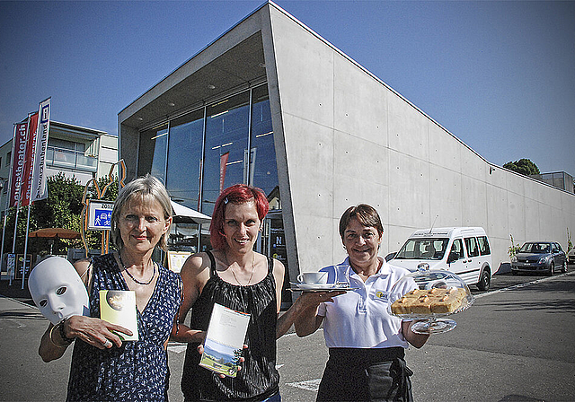 Geballte Frauenpower (v. l.): Johanna Schwarz (Co-Theaterleiterin neuestheater.ch), Gelgia Herzog (Leiterin Forum Schwarzbubenland) und Chantal Sutter (Leiterin Café neuestheater).  Foto: Thomas Brunnschweiler
