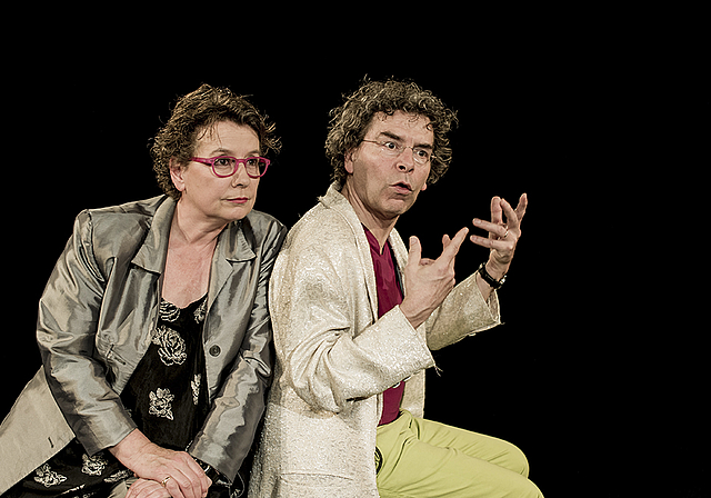 Gegen das angepasste, unselbstständige Denken: Das Theaterkabarett Birkenmeier rüttelt das Publikum auf.  Foto: ZVG