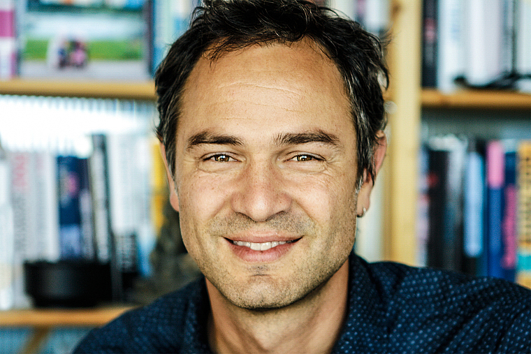 Daniele Ganser: Der Historiker hat ein neues Buch über illegale Nato-Kriegsführung veröffentlicht.  Foto: ZVG/Kristin Herbig