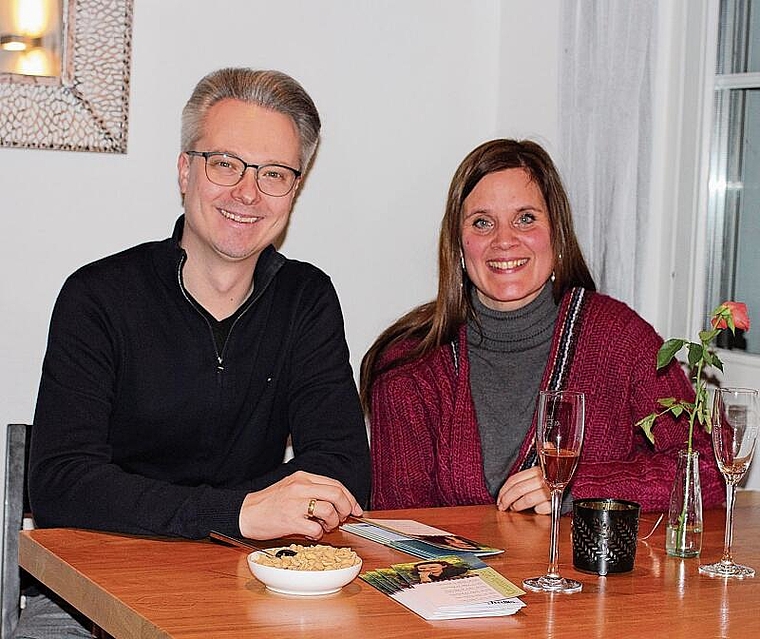 Langjährige Freundschaft: Joonas Pitkänen, künstlerischer Leiter, und Krista Järvensivu, Organisatorin der «Konzertgesellschaft für finnische Musik». Foto: Jeannette Weingartner