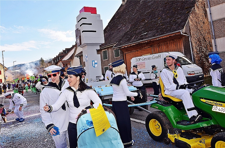 Hirzezunft: Hirzebach het e Lüchtturm. Foto: Roland Bürki 
