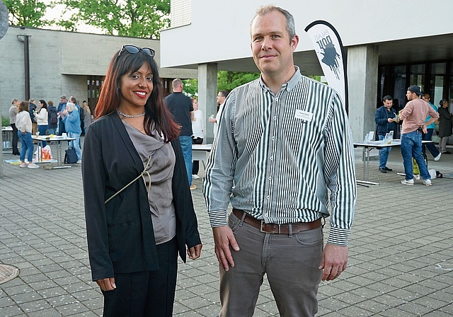 Gastgeber des Abends: Mirjam Strub, Kinder- und Jugendbeauftragte der Gemeinde Reinach,und Martin Kobel, Konrektor der Sekundarschule Reinach.Foto: Tobias gfeller