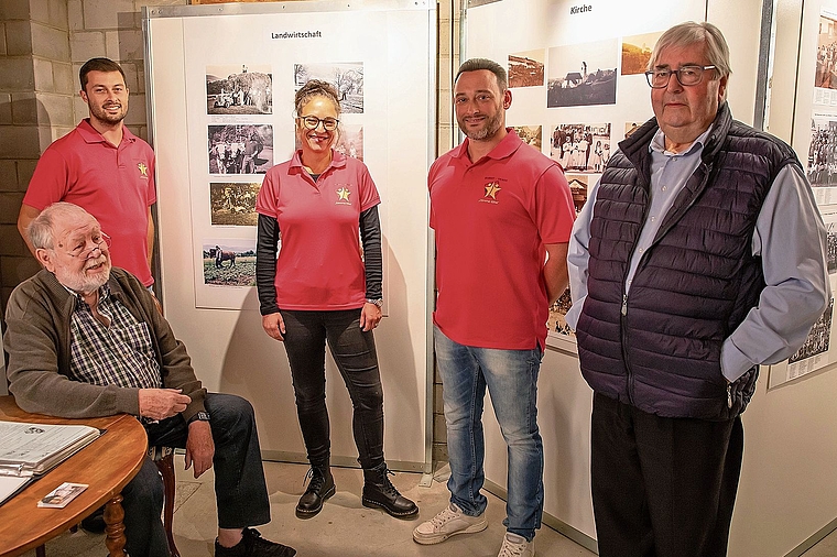 Die Ausstellungsmacher: (v.l.) Pierre Gürtler, Fabian Meury, Romy Diehl, Manuel Meury und Bernhard Bucher. Foto: Martin Staub