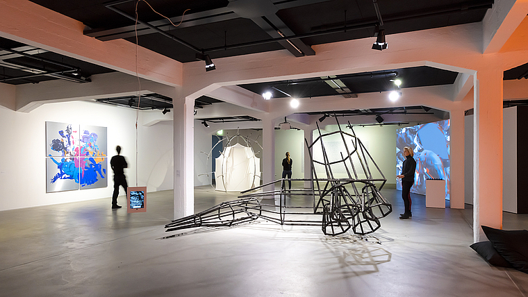 Zehn Kunstwerke: Jedes Ausstellungsobjekt beleuchtet das Thema «Avatare, Doppelgänger und allegorische Landschaften» auf seine ganz eigene Art. FOTO: ZVG