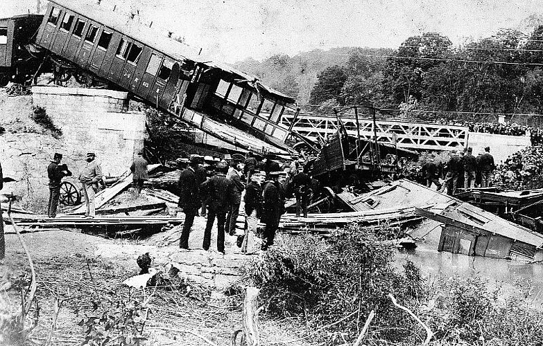Eingestürzt: Die Brückenkonstruktion von Gustave Eiffel konnte der Belastung nicht standhalten.