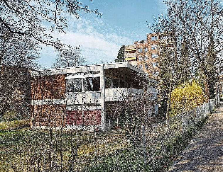 Ehemaliges Kindergartengebäude wird abgerissen: An seiner Stelle wird ein 29 Meter hoher Baukörper mit Genossenschaftswohnungen entstehen. Foto: zvg