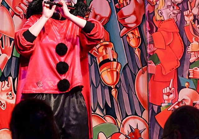 Am Bryspfyffe: Géraldine Gehrig pfeift neben der Fasnacht mit «die Aagfrässene» auch gerne auf der Bühne.  Foto: ZVG