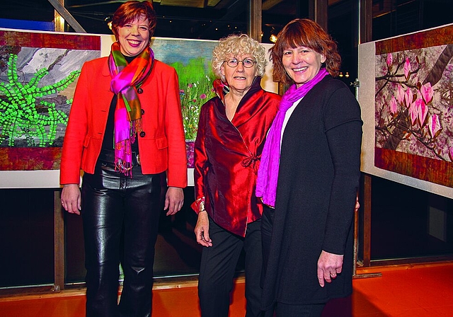 Drei kreative Frauen: Mirjam Bieri, Grietje van der Veen und Brigitte Glaus (v. l.) in der Galerie JetztOderNie. 
