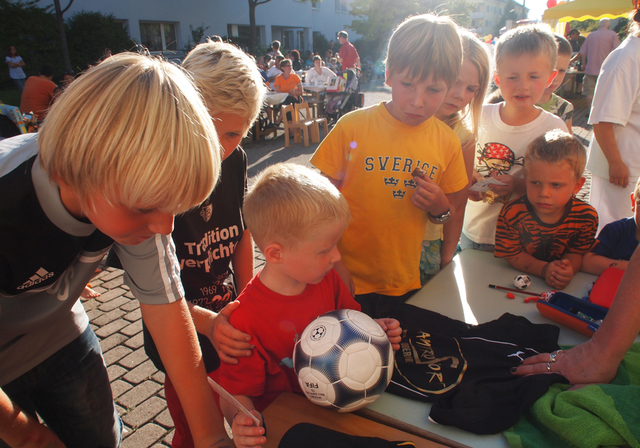 Spielen, basteln, fröhlich sein. Rundum gute Stimmung am Oase-Fest. Fotos: Tobias Gfeller