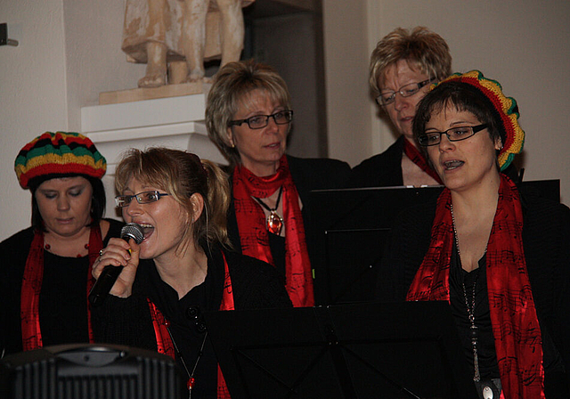 Singen aus Freude: Free Voices in der Kirche in Röschenz.  Foto: Gaby Walther