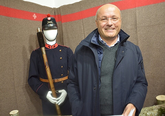 <em>Der Erste Weltkrieg als «Urkatastrophe» des 20. Jahrhunderts: </em>Landrat, Historiker und Buchautor Linard Candreia führte feinfühlig in die weltweit und regional leidvolle Kriegsgeschichte ein. Foto: Roland Bürki