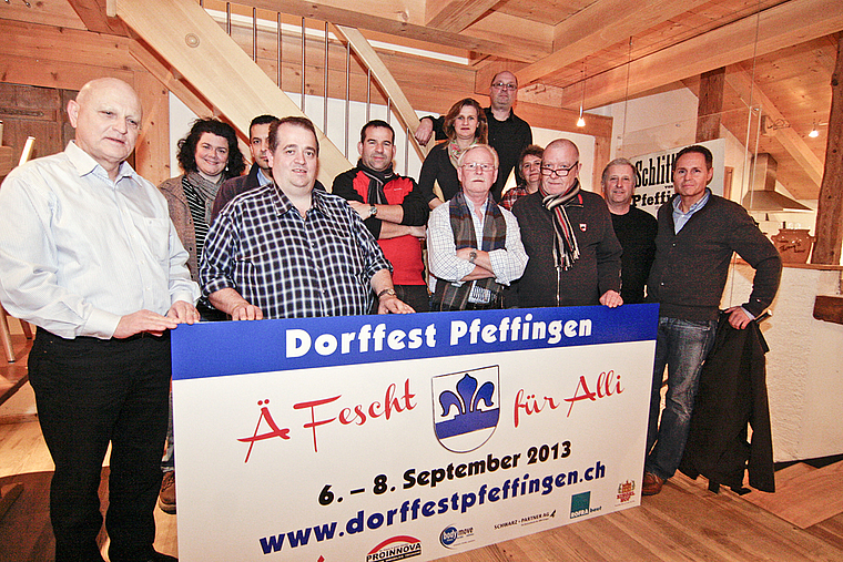 Viel Engagement: Das vollständige Organisations-Komitee für das grosse Dorffest. Foto: Lukas Hausendorf