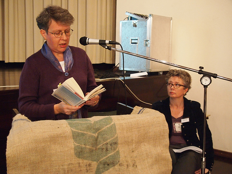 Die Grüne Insel im Fokus: Sadhbh Mary Szczesna (links) und Sarah Kitas aus Irland lasen aus «The Sea» von John Banville vor.