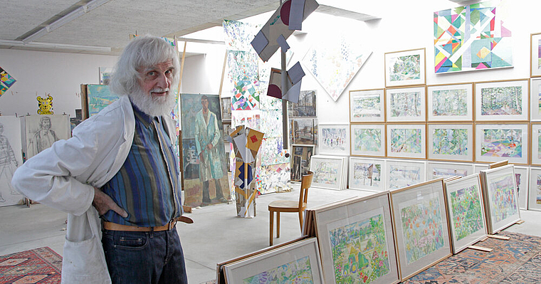 Im eigenen Paradies: Lukas Düblin in seinem Atelier in Bonfol. Foto: Martin Staub