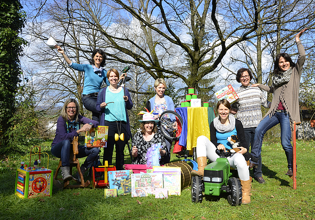 Botschafterinnen fürs Spielen: (v. l.) Daniela Karrer, Nadine Müller, Andrea Börlin, Corinne Gloor, Sandra Götz (Präsidentin), Conny Schlienger, Heidi Wiggli, Gerda Heynen von der Ludothek Dornach (es fehlen Christine Leo und Sandra Kaiser).  Fo