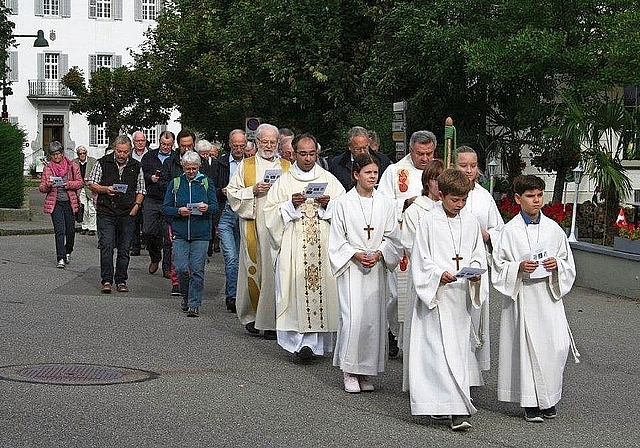 Prozession: Über 200 Pilgerinnen und Pilger nehmen jährlich an der Wallfahrt nach Mariastein teil. Fotos: zVg