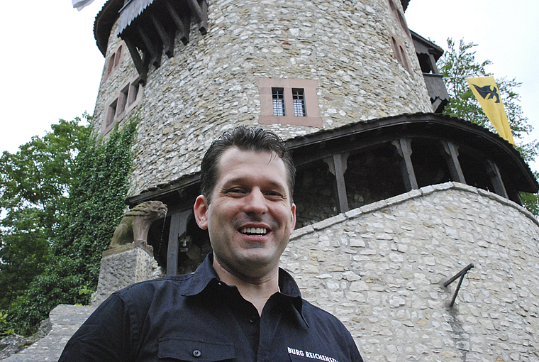 Freundlicher Burgherr: Patrik Vögtli, seit August 2011 Burgwart auf Reichenstein.  Foto: Thomas Brunnschweiler