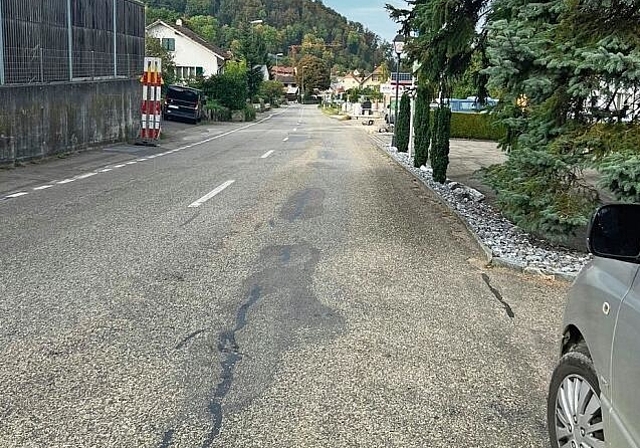 Sanierung Talstrasse: Dadurch soll auch die Sicherheit für Fussgänger und Velofahrer verbessert werden. Foto: Bea Asper