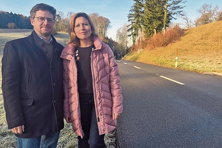 Gegen Raser und Poser: Lorenzo Vasella und Jacqueline Ehrsam wollen dem Lärm auf der Gempenstrasse ein Ende setzen. Foto: zVg