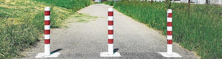 Poller versperren den kürzesten Weg von Breitenbach nach Büsserach: Sie bedeuten einen Umweg von wenigen Minuten. Foto: Kenneth Nars