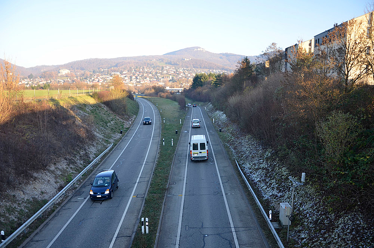 Zuerst einen Bypass auf die H18 in Richtung Laufen realisieren? Aeschs Gemeindepräsidentin Marianne Hollinger könnte sich eine Etappierung des Vollanschlusses Aesch vorstellen. Foto: Thomas Kramer