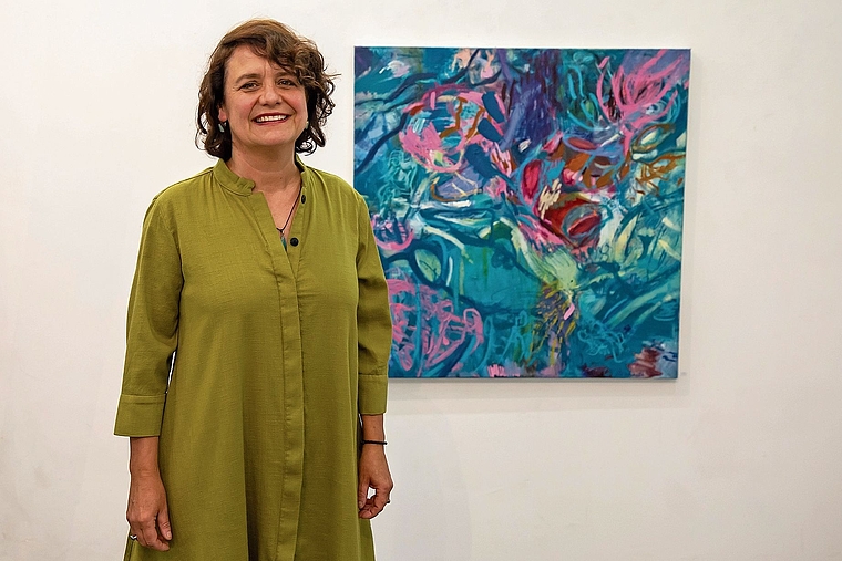 Brigitte Henke: Die Künstlerin und das Werk «All the things you are». Foto: Martin Staub