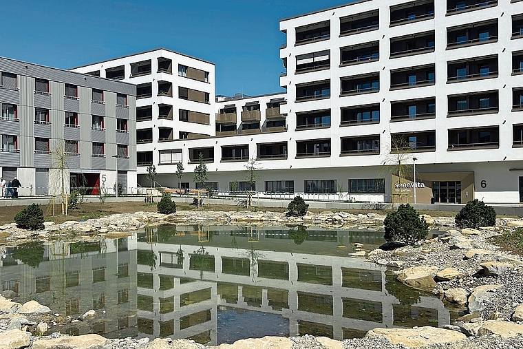 Hohe Aufenthaltsqualität: Die Wohnsiedlung Aere weist zahlreiche Grünflächen auf. Fotos: Nicolas Blust