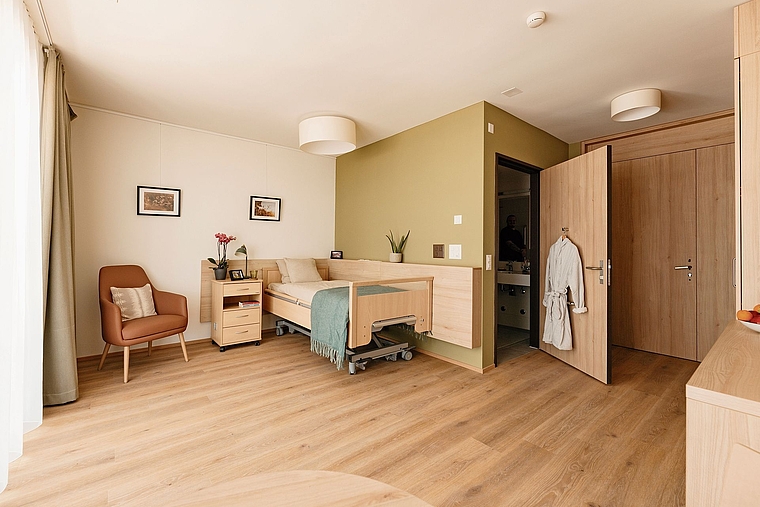 Einblick: ein Zimmer im neuen Pflegeheim. Foto: ZVG 