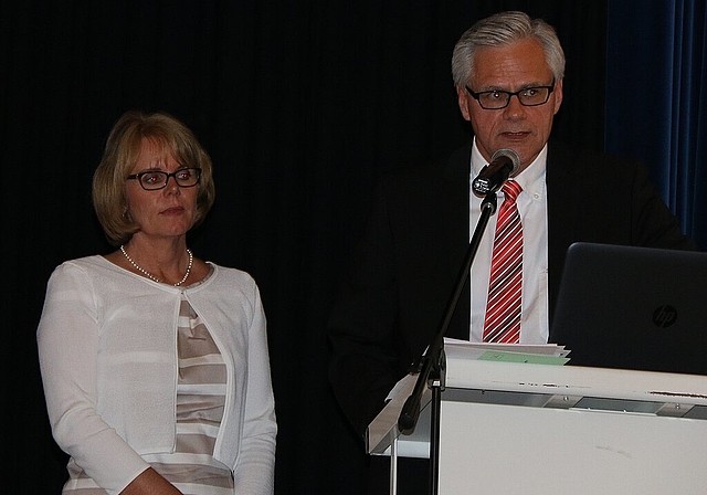 Führte durch die GV: Präsident Donat Steiner; Kassierin Jacqueline Hänggi. Foto: Gaby Walther