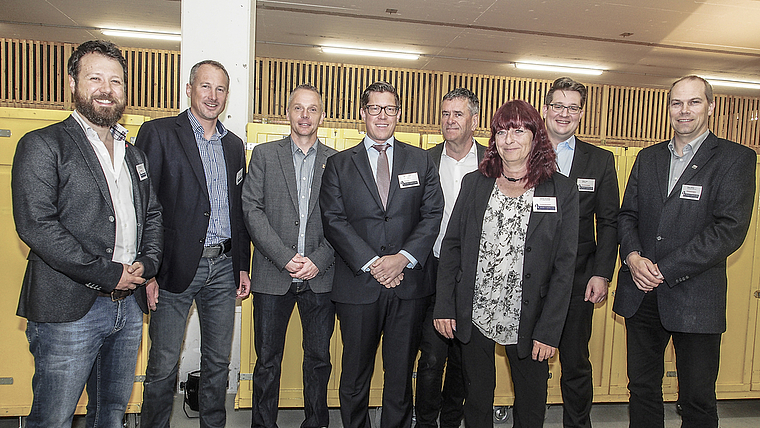 Michael Jost und Mark Weber-Jost fungierten für die 40. Generalversammlung als Gastgeber: Daneben der Vorstand des Gewerbevereins mit Lukas Müller, Michael Dreier, Silvan Ulrich, Claudia Schreiber, Stephan Hohl und Dieter Zwicky (v. l.). Foto: Bor