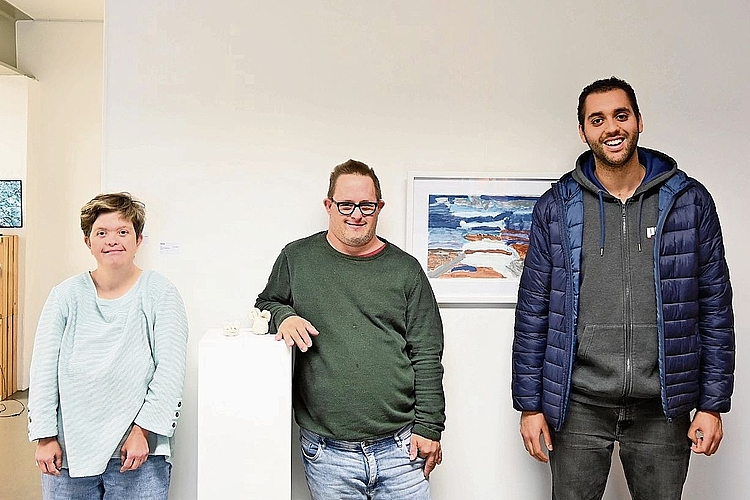 Sie gehören zu den Kunstschaffenden, die letzte Woche ihre Werke ausstellten: Bianca Schweigler, Dominik Pümpin und Mounir Bouzekri von der Tagesgestaltung Laufen der ESB BL. Foto: zVg Sie gehören zu den Kunstschaffenden, die letzte Woche ihre Werke ausstellten: Bianca Schweigler, Dominik Pümpin und Mounir Bouzekri von der Tagesgestaltung Laufen der ESB BL. Foto: zVg
