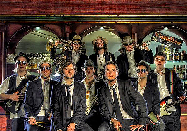 In Reinach auch am Start: Die Allschwiler Reggae-Big-Band Schwellheim garantiert am Open Air DeciBL für laute Töne.  Foto: ZVG